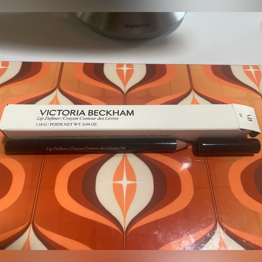 Victoria Beckham Lip Definer in Shade No. 04
